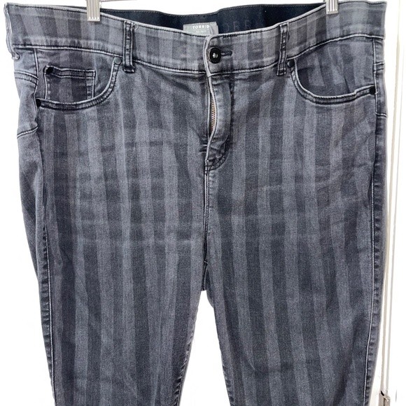 Torrid Bombshell Skinny High Rise Stretchy Skinny Stripped Black Jeans Sz 22R - Picture 10 of 10